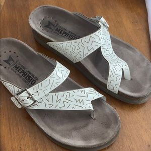 Flat toe thing sandals